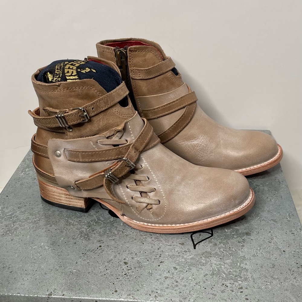 NIB FREEBIRD BELFAST SIZE 6